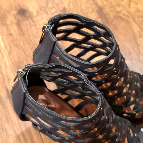 Daisy Fuentes Caged Ankle Sandal Heels - Picture 7 of 8